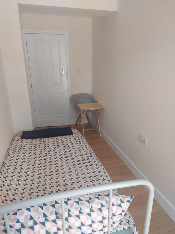 Single Room Only For One Adult Southall Eksteriør bilde
