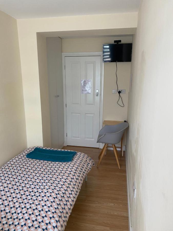 Single Room Only For One Adult Southall Eksteriør bilde