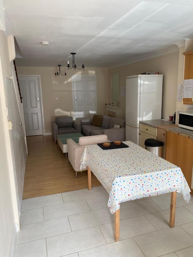 Single Room Only For One Adult Southall Eksteriør bilde