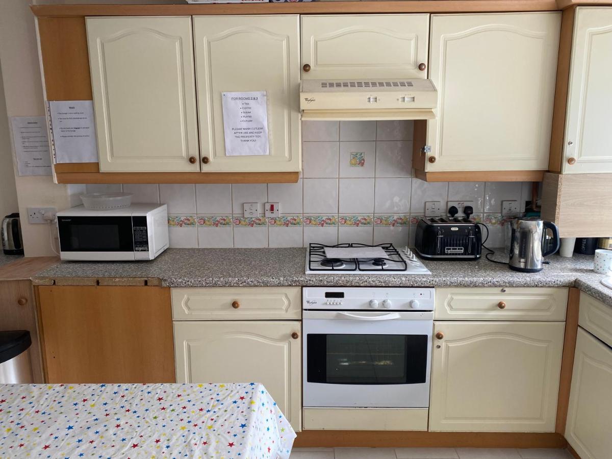 Single Room Only For One Adult Southall Eksteriør bilde